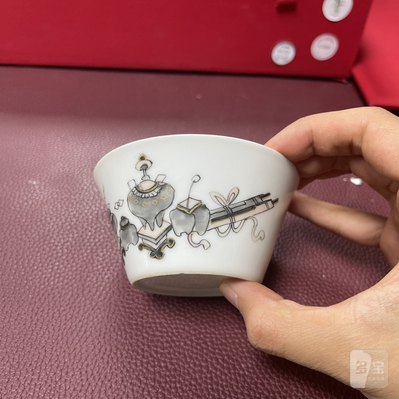 清雍正 墨彩描金博古图套杯一组 - 图9